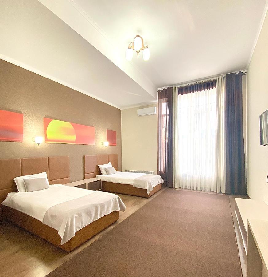 Caravan Hotel Karakol Exterior photo