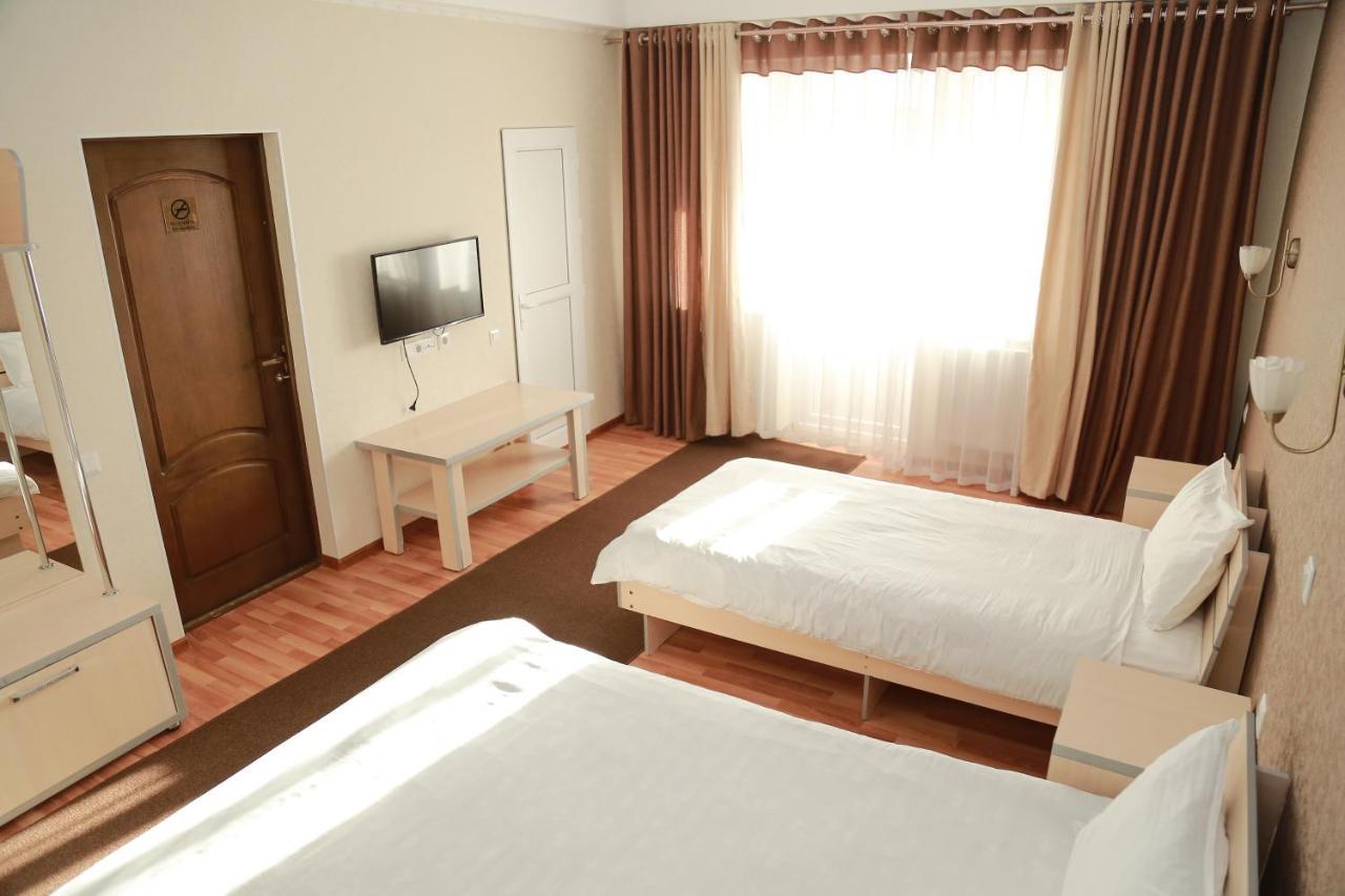 Caravan Hotel Karakol Exterior photo