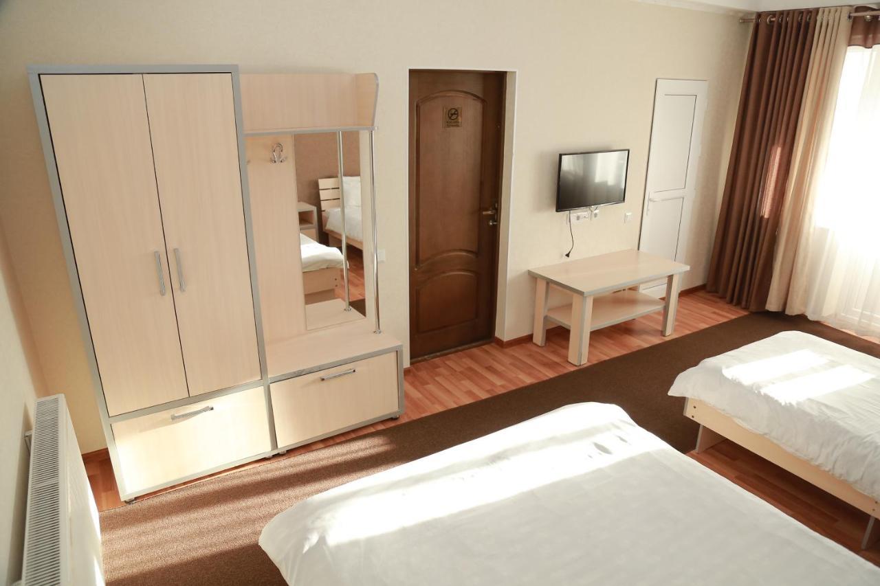 Caravan Hotel Karakol Exterior photo