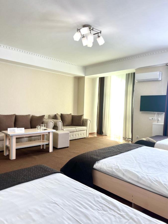Caravan Hotel Karakol Exterior photo