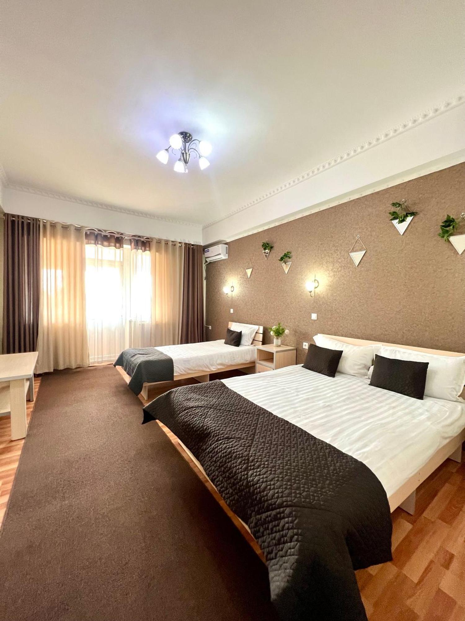 Caravan Hotel Karakol Exterior photo